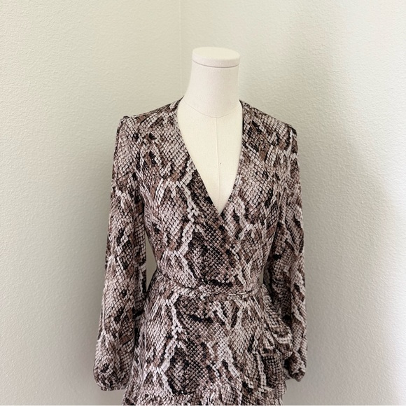 1. STATE Brown Sultry Snakeskin Print Ruffled Long Sleeve Wrap Mini Dress Size 4 - Picture 9 of 13